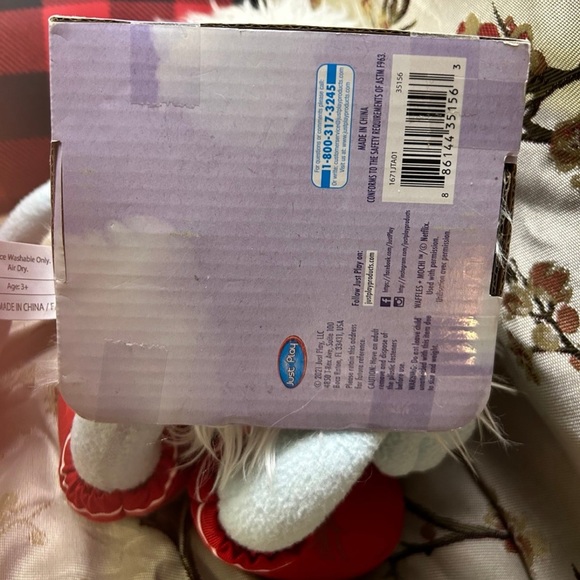 Netflix Waffles and Mochi Plush - Picture 5 of 5